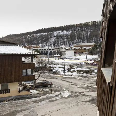With Open-air Parking Allos